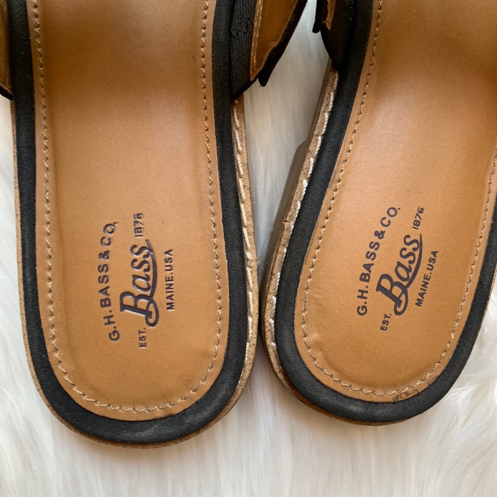 Black & Gold Sandals - Picture 2 of 5